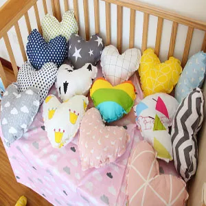 

Anti-Static Mini Heart Pillows Hot Sales Creative Siesta Cushions Baby Pillow for Travelling