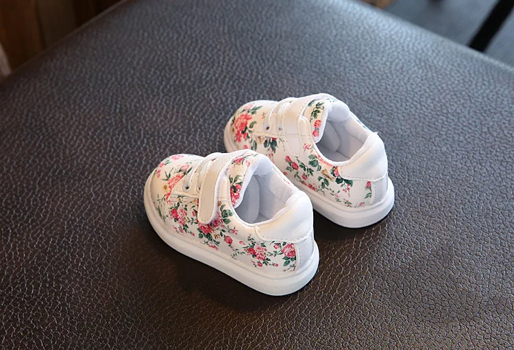 Новая детская обувь для девочек; модная детская повседневная обувь; милые детские кроссовки с цветочным принтом; дышащая обувь для маленьких девочек; европейские размеры 21-30
