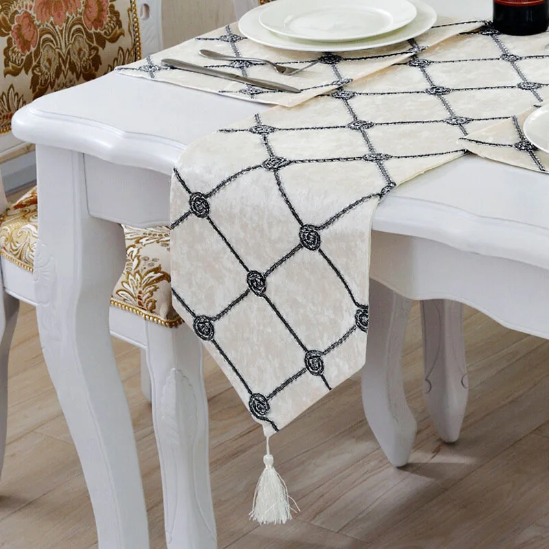 

Modern Simple Table Runner 100% Polyester 3D Plaid table runners for wedding Home Dining table Decoration Beige Black tafelloper