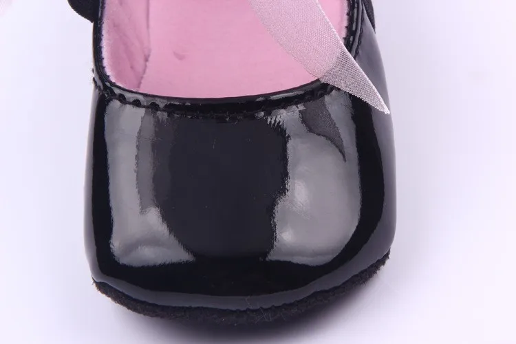 Розничная продажа 2015 Kawaii детская обувь первые Ходунки для детей тонкие туфли принцессы с бабочками для девочек теннисные туфли узел