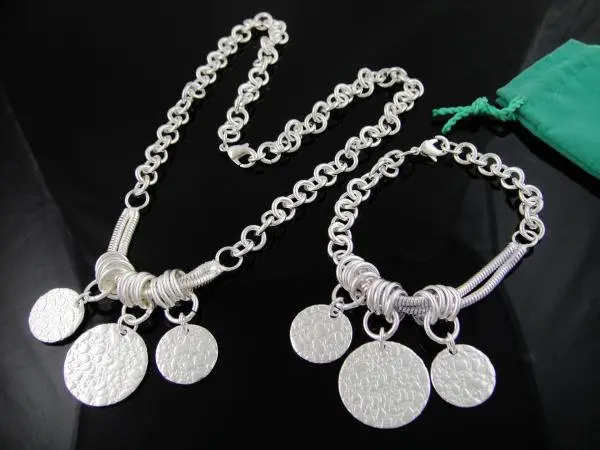 

Wholesale fashion jewelry Set, 925 Silver Necklace and Bracelet . Nice Jewelry. Good Quality S48