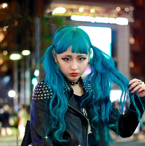 2581984252_1698660574