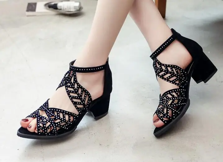

Fashion Hollow Pattern Shoes in open toe Crystal Embellished Summer Summer Sandals Woman with Mid High Heel Size 35-41