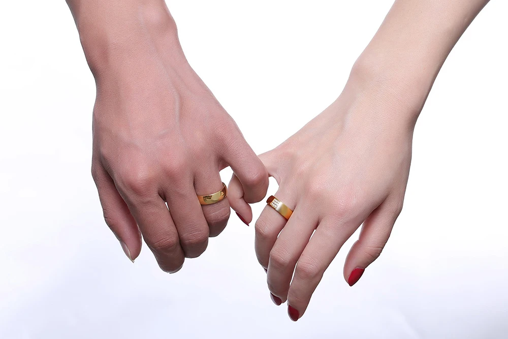 TTVOVO обручальное кольцо с кубическим цирконием CZ каменные кольца для мужчин и женщин из нержавеющей стали золотого цвета обещание на помолвку Браслеты Ювелирный ПОДАРОК