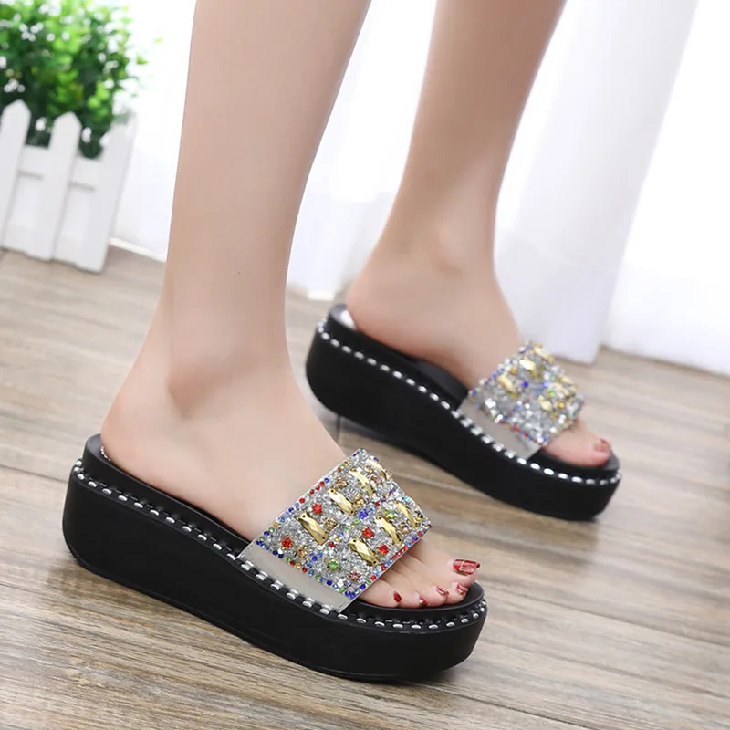 

2019 new thick-bottomed rhinestone sequins muffin bottom one word drag female slope with outside wearing sandals and slippers