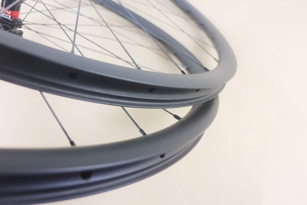 1239 г легкая MTB XC гоночная гравия 30 мм Глубокая широкая бескамерная углеродная