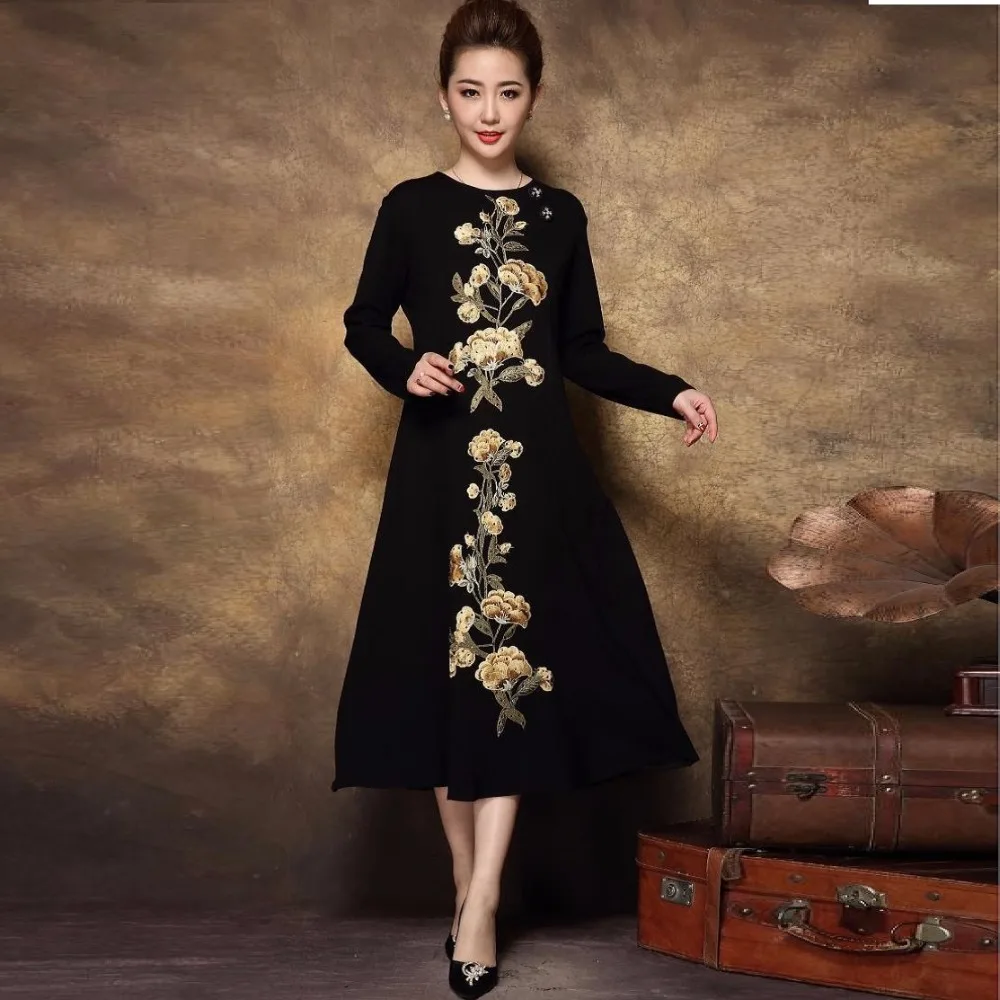 

2017 Autumn women Vintage floral embroidery knitted long dress middle age ladies elegant dress plus size casual vestidos L-XXXXL