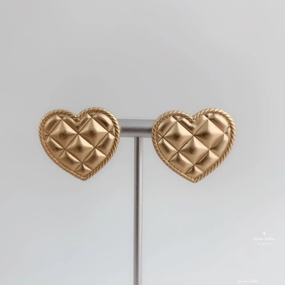 

NEW GOLD HEART PRETTY EARRINGS FASHION JEWELRY EARRINGS WEDDING PARTY GIFTS FEMALE ACCESSORIES GOOD QUALITY