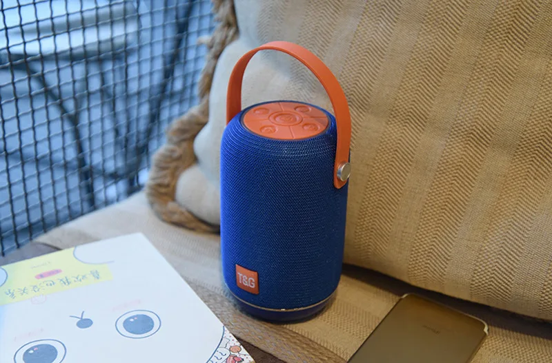 Wireless Bluetooth portable speaker USB charging outdoor Bluetooth speakers dual speakers stereo stereo bass effect voice prompt