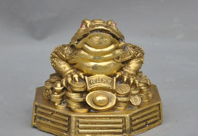 

Lucky Chinese Brass Wealth Animal yuanbao Money Coin Golden Toad spittor Statue