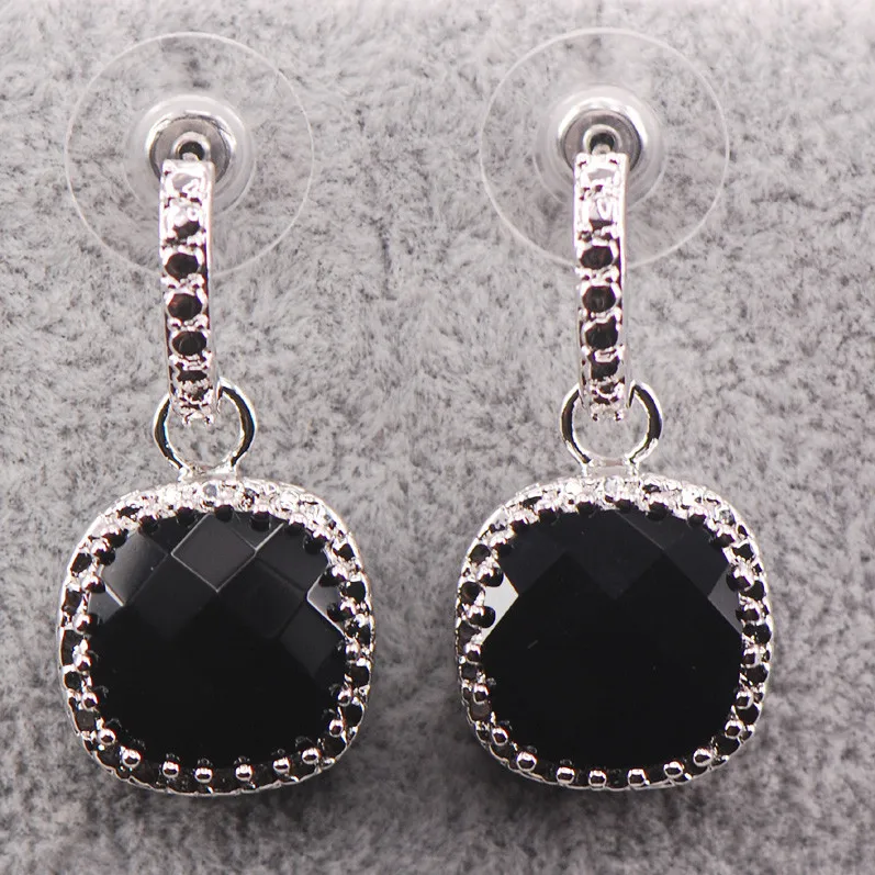 earrings emerald