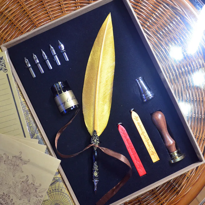 

Deluxe Gold Color Retro Carving Quill Feather Pen Set with Pen Holder 5 Nibs 1 Ink Signature Calligraphy Gift Feather Dip Pen