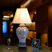 Винтажная китайская спальня гостиная Свадебная настольная лампа Цзиндэчжэнь фарфоровая Керамическая Настольная лампа Искусство Светодиодная настольная лампа 220 В