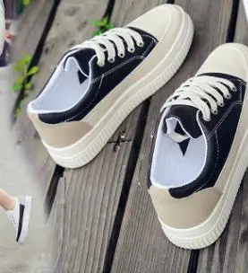 

2018 new wild thick-soled students increase the base in the street shooting