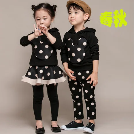 

2017 new children's wear, long sleeved cotton polka dot, sports cap, cartoon leisure suit