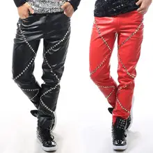 Этап личности мужская кожаная Штаны заклепки штаны-шаровары Штаны для мужчин средства ухода за кожей стоп из ПУ-кожи для пения, танцев рок Модные Панталоны Улица Красный