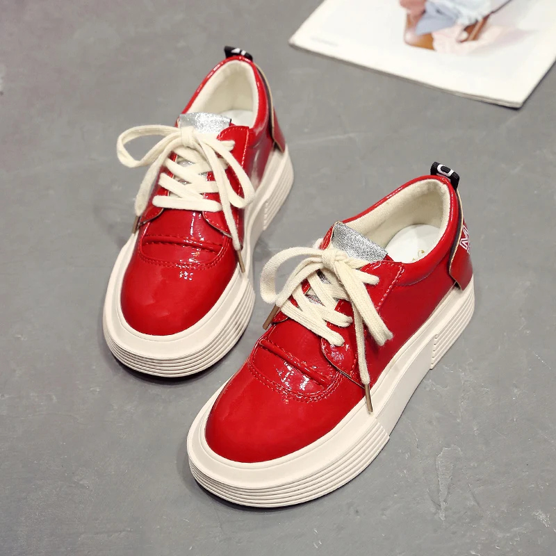 

2019 New Western Style Concise Women Flats Spring Patent Leather Lace Up Waterproof Shoes Woman Med Heels Platform Female Sho