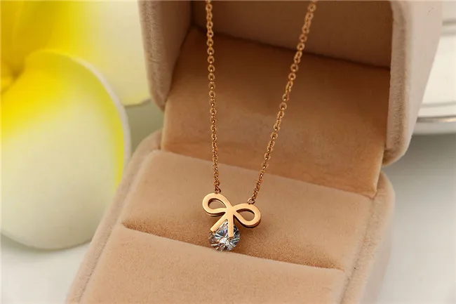 Martick-Chapado-En-Oro-Bowknot-Forma-AAA-CZ-Colgante-de-Acero-Inoxidable-316L-Enlace-Collar-de (5)