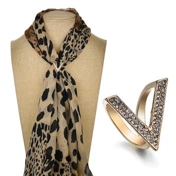 

MissCyCy Fashion Rhinestone Brooches for Women Clothing Accessories 2017 New Gold Color Letter V Scarf Clip