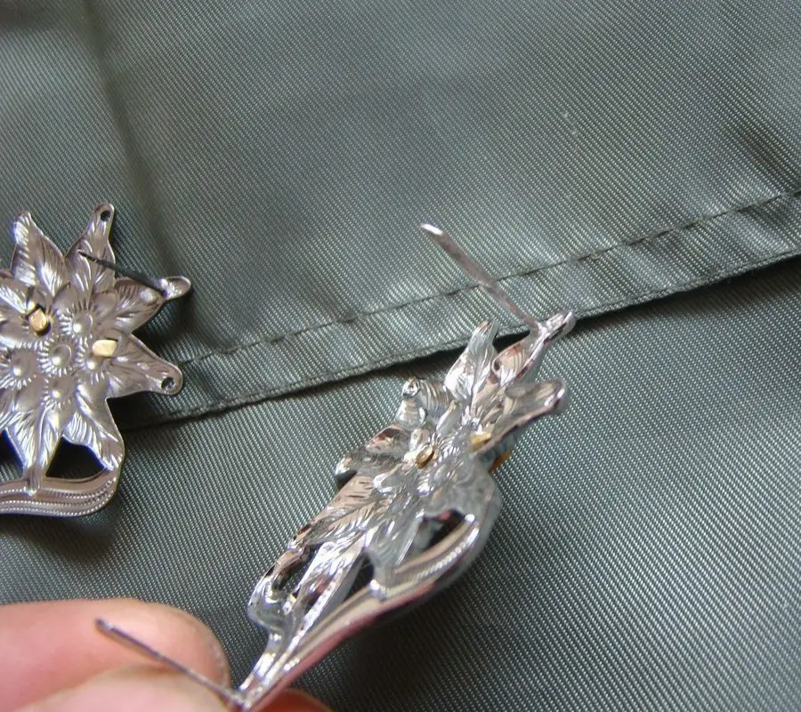 PAIR OF WW2 WWII German Hat Badge Edelweiss Insignia-World military Store