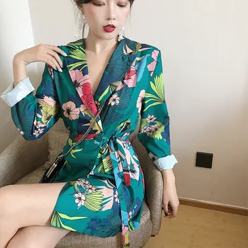 

2019 Spring Long Sleeve Notched Neck Floral Print Shirts Women Fashion Floral Print Long Blouses Lady Floral Tops