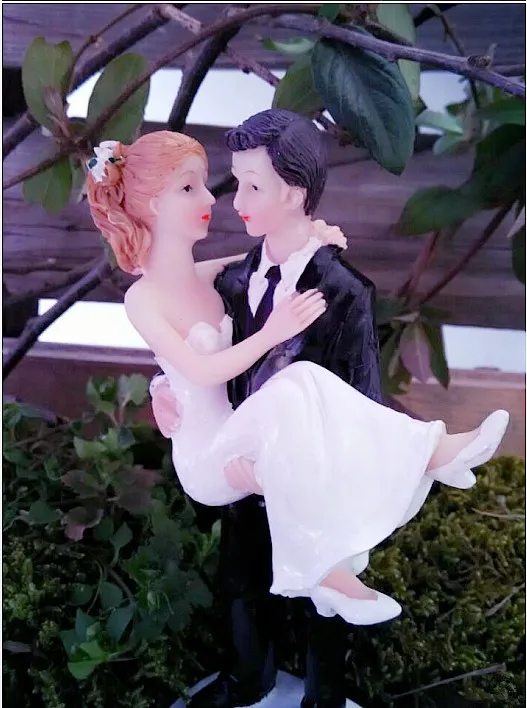 Подметает в руках Свадебный Торт Топперы Пара Статуэтка невесты и жениха для украшения торта
