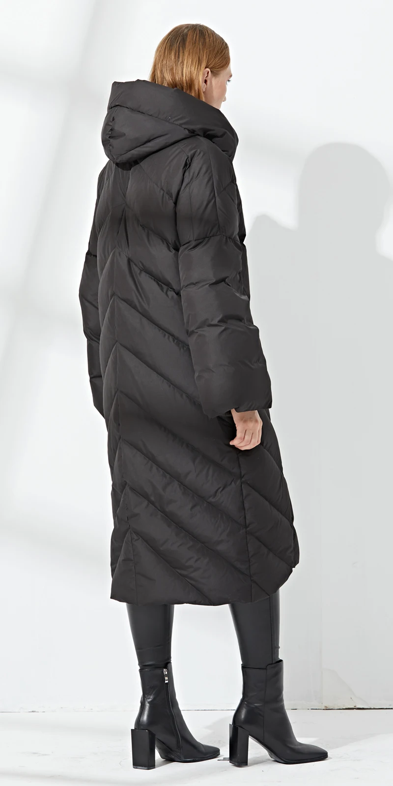 Ynzzu 2018 брендовые зимние Для женщин пуховик Винтаж длинные 90% Белое пуховое пальто Для женщин толстый теплый с капюшоном женская верхняя