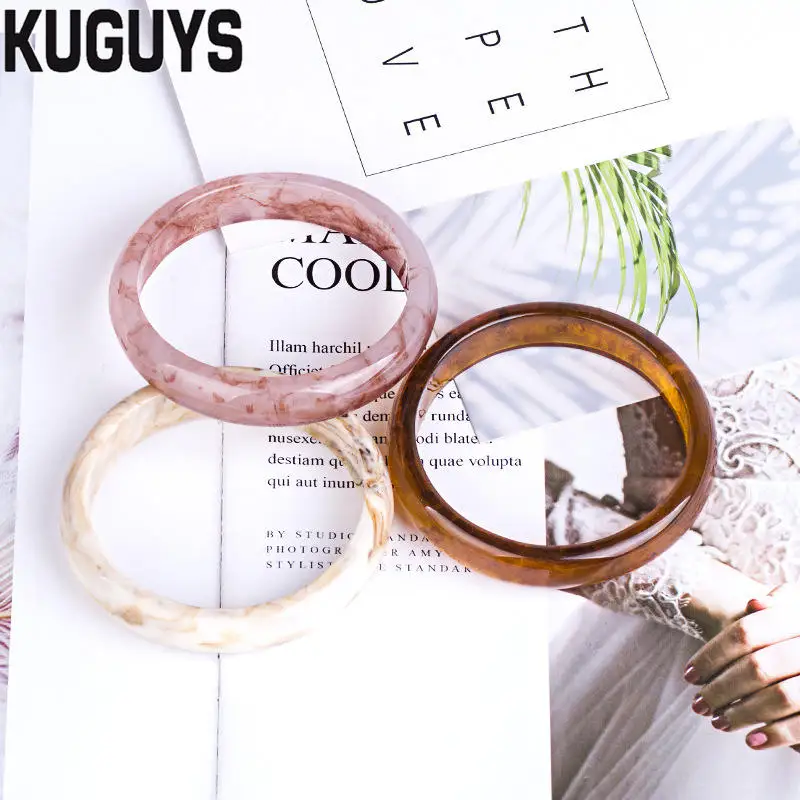 

KUGUYS Fashion Jewelry Resin Rendering Pattern Exquisite Bangles for Women Minimalism Tortie Clear Bracelet Trendy Accessories