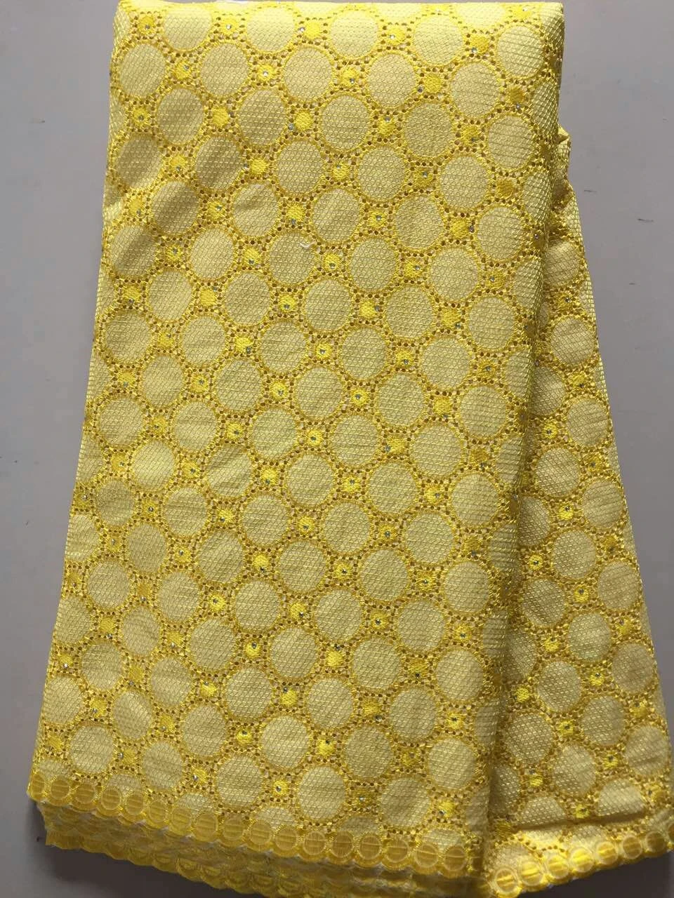 

2018 Soft Swiss Voile Lace In Switzerland Latest Embroidered Cotton Eyelet Nigerian Dry Lace Fabric With Rhinestones