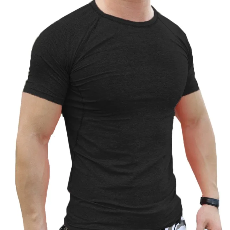 あなたの髪型 心に強く訴えるメンズ タイト シャツ