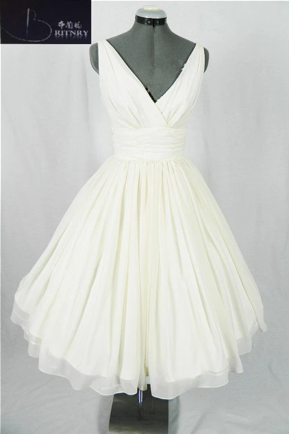 

2018 Simple Short Wedding Dress V Neck A Line Chiffon Beach Wedding Dress