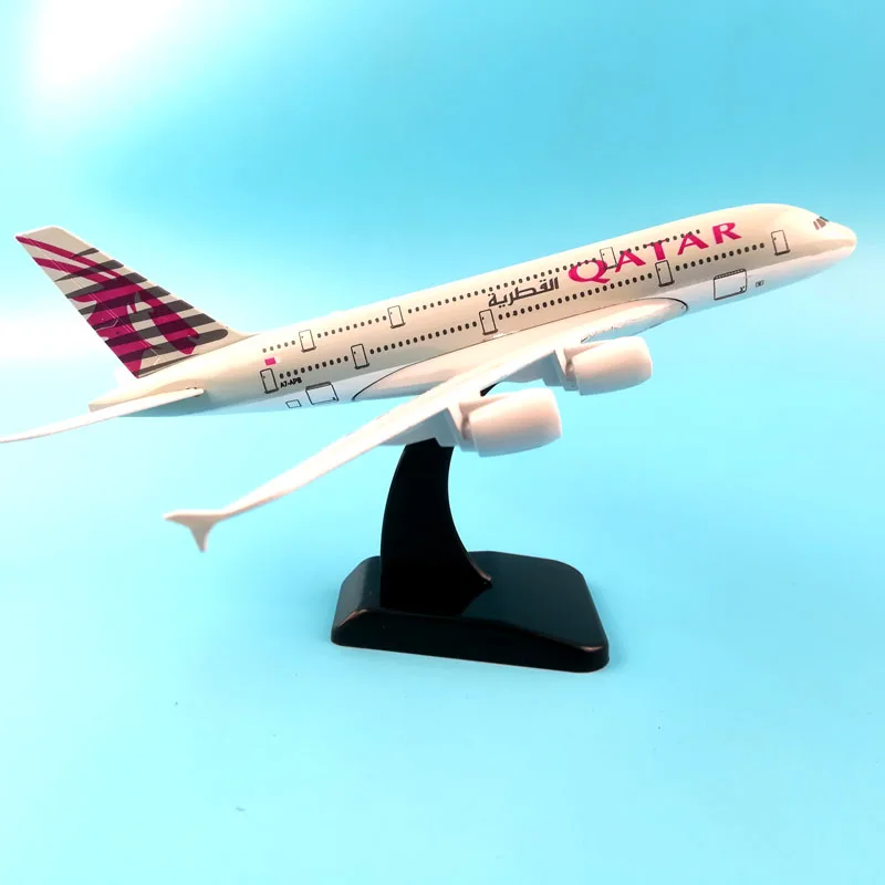 Модель пассажирского самолета A380 из Катара 20 см | Игрушки и хобби