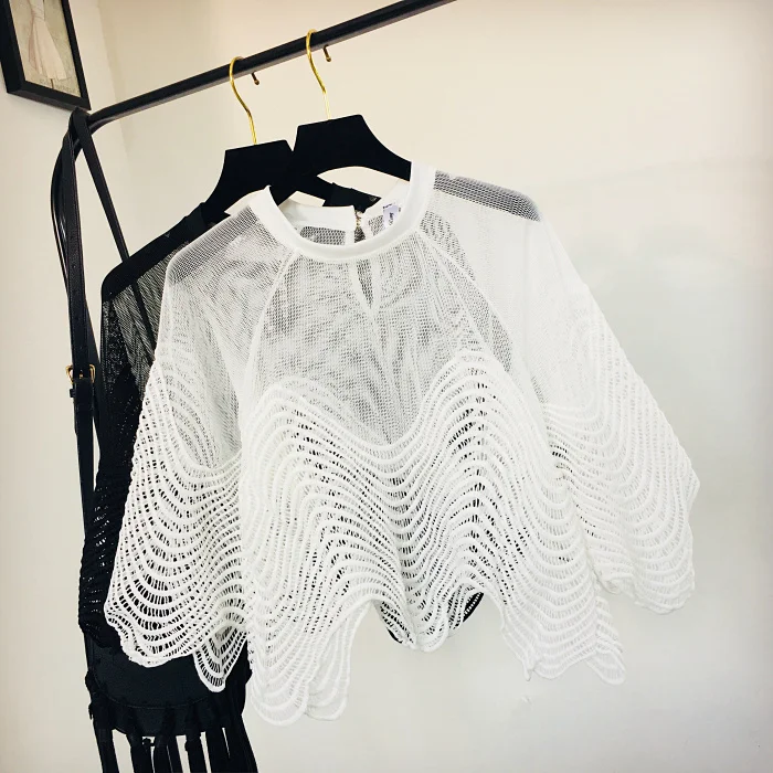 

Korean New Spring and Summer Women's Pure Color Hollow Lace Shirt Loose Short Top Black and White Blouses