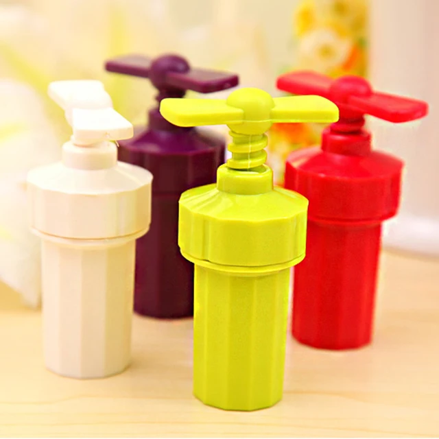 Practical Kitchen Cooking Tools Garlic press Crusher Presser screw squeeze Peeler Garlic Crusher Random Color 6