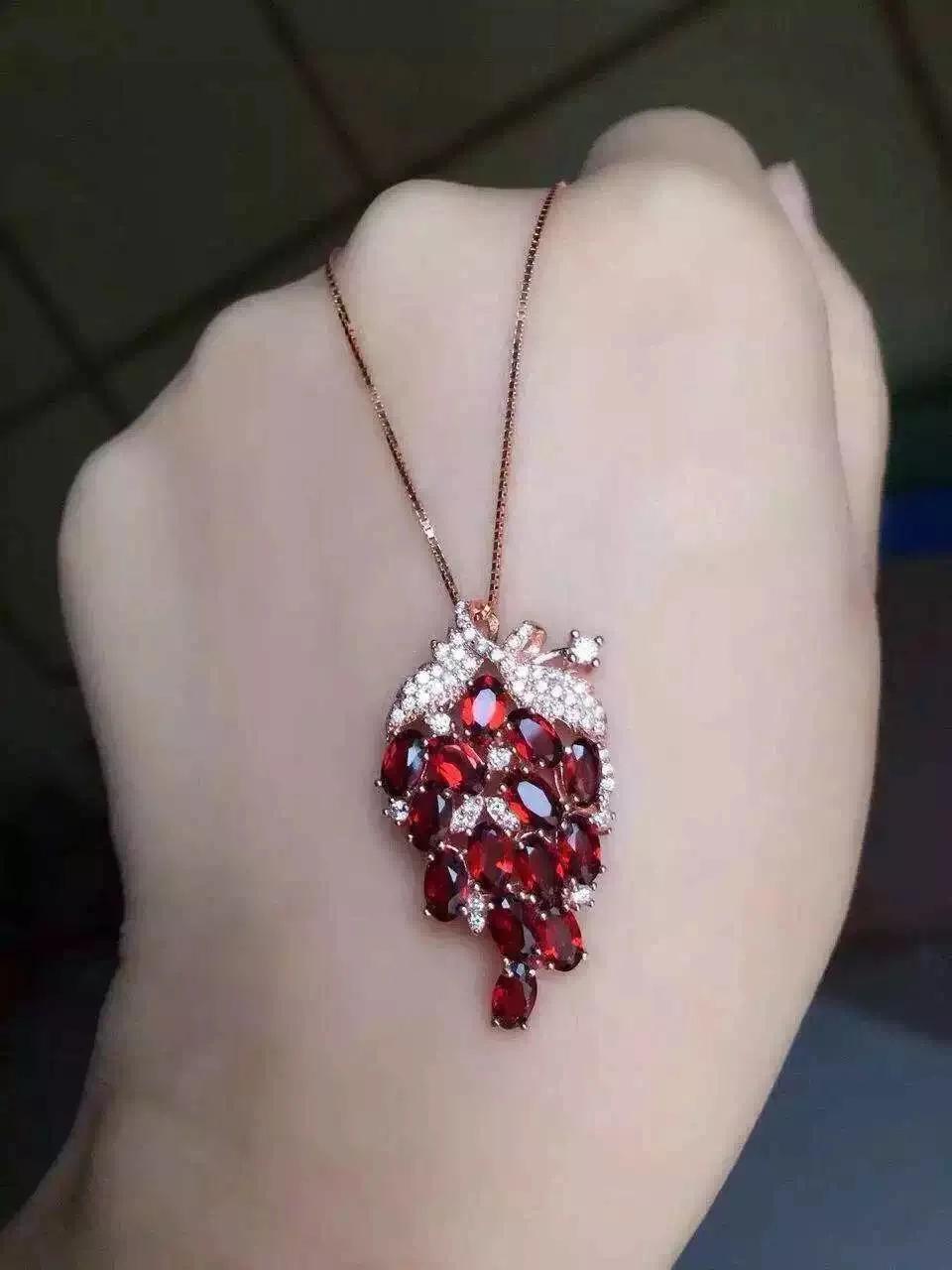Natural Red Garnet Stone Pendant S925 Silver Natural Gemstone Pendant Necklace Trendy Luxury Grape String Women