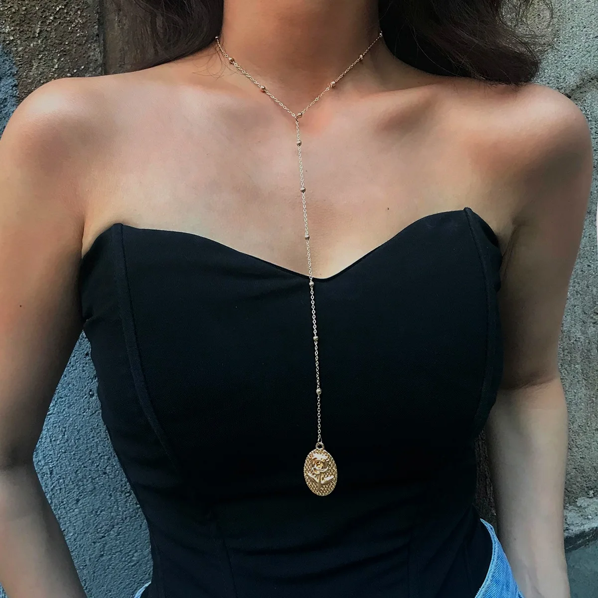 

Hot Selling Women Long Gold Necklace Fashion Statement Simple Designer Pendant