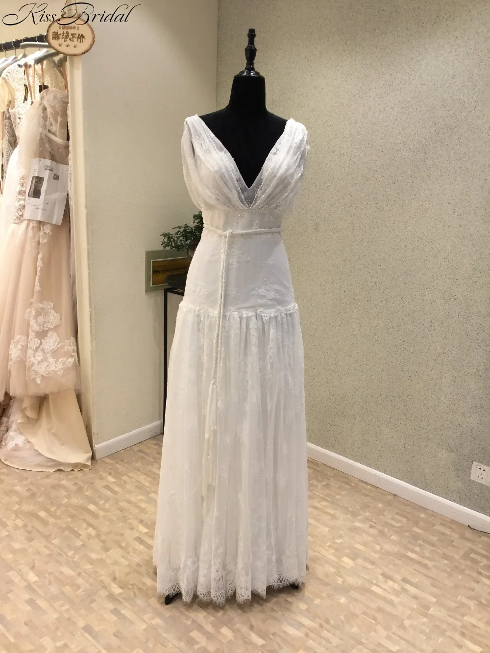 

New Cheap Wedding Dress 2020 V-neck Floor Length Lace Bridal Gowns Vestido de noiva Sweep Train vestido branco