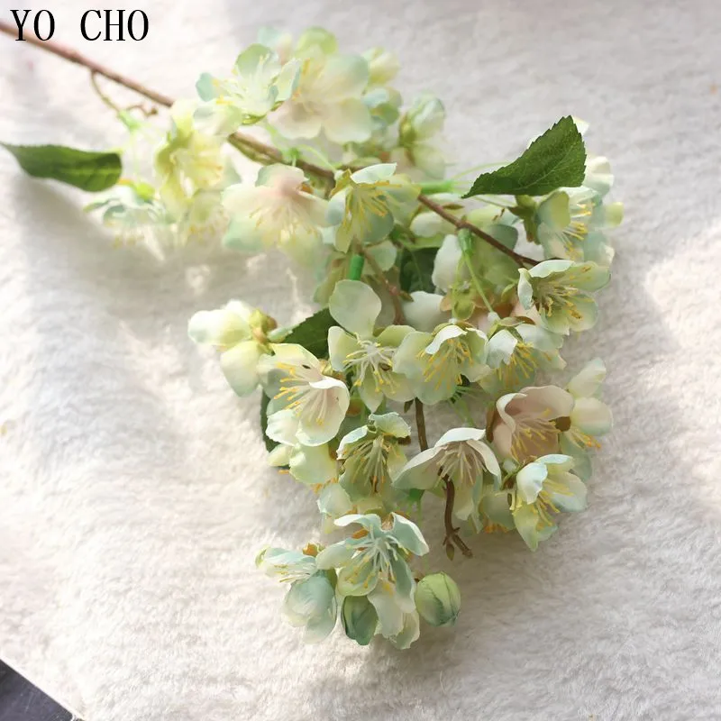 3699745718_1885843273