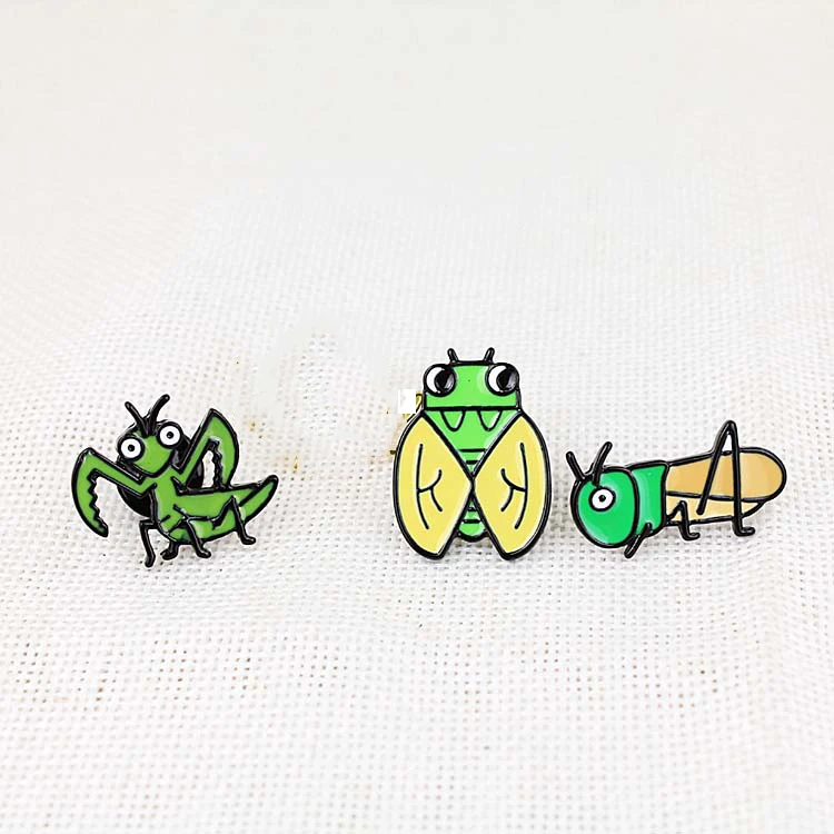 

Fashion Cute Cartoon Green Cicada Mantis Insect Brooch Pins Button Pins Jeans Decoration For Women Gift Wholesale
