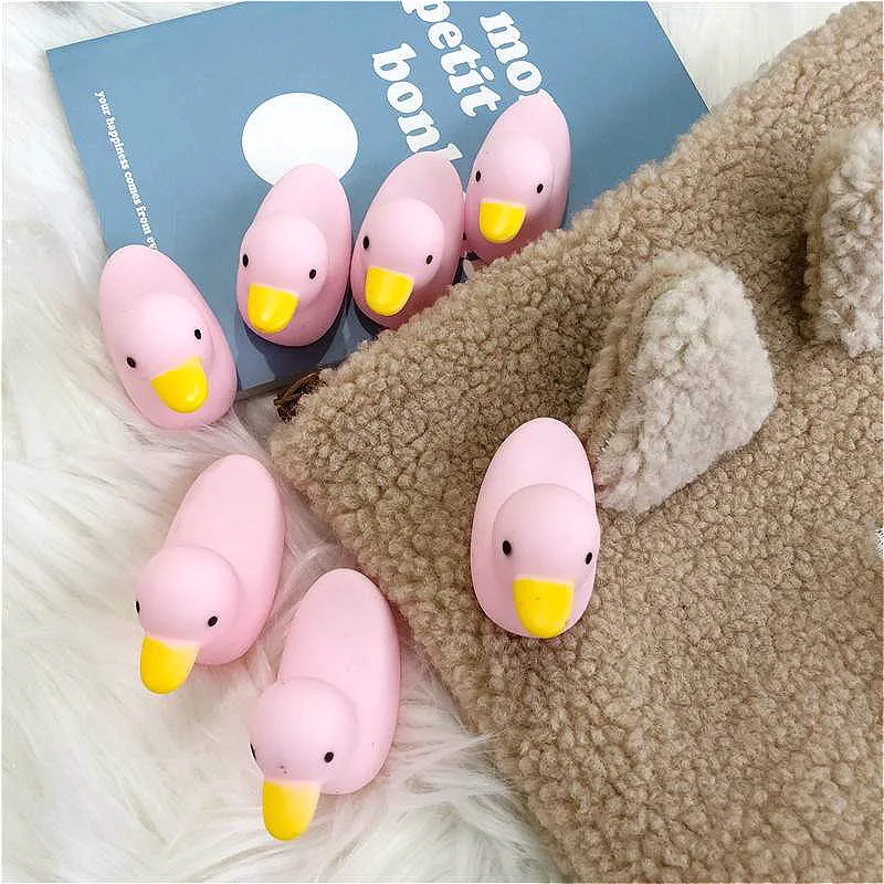 

1Pcs Cute Animal Lovable Duck Baby Bath Toy For Children Squeeze Sound Dabbling Toys Kids Clown Fish Bathroom Pinch Spray Toy