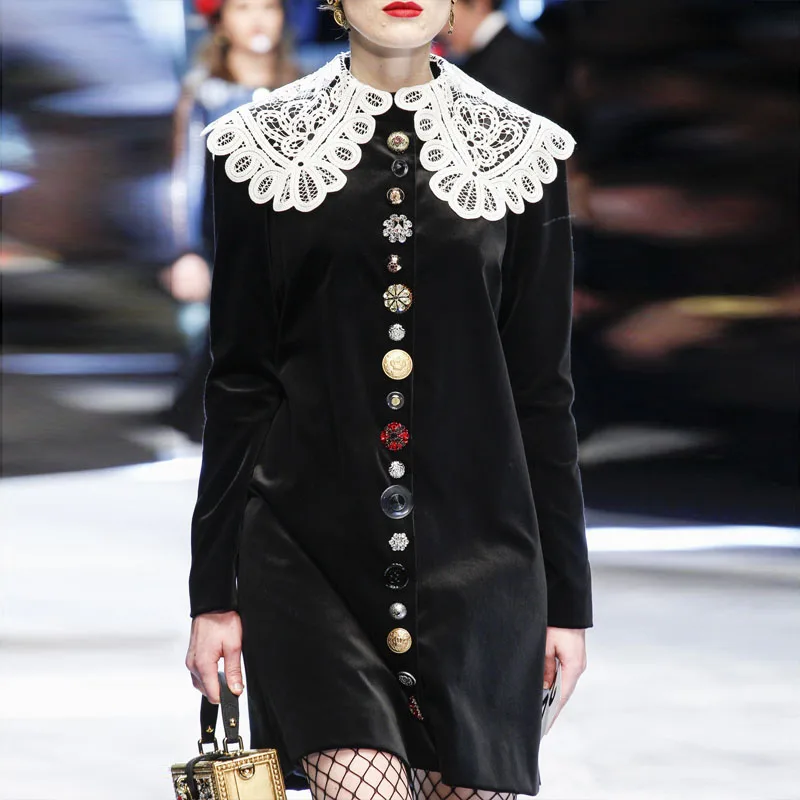 Модные воротники 2021. Какой воротник в моде. Показ шанель 2022-2023. Воротничок тренд. Воротник тренд 2021.