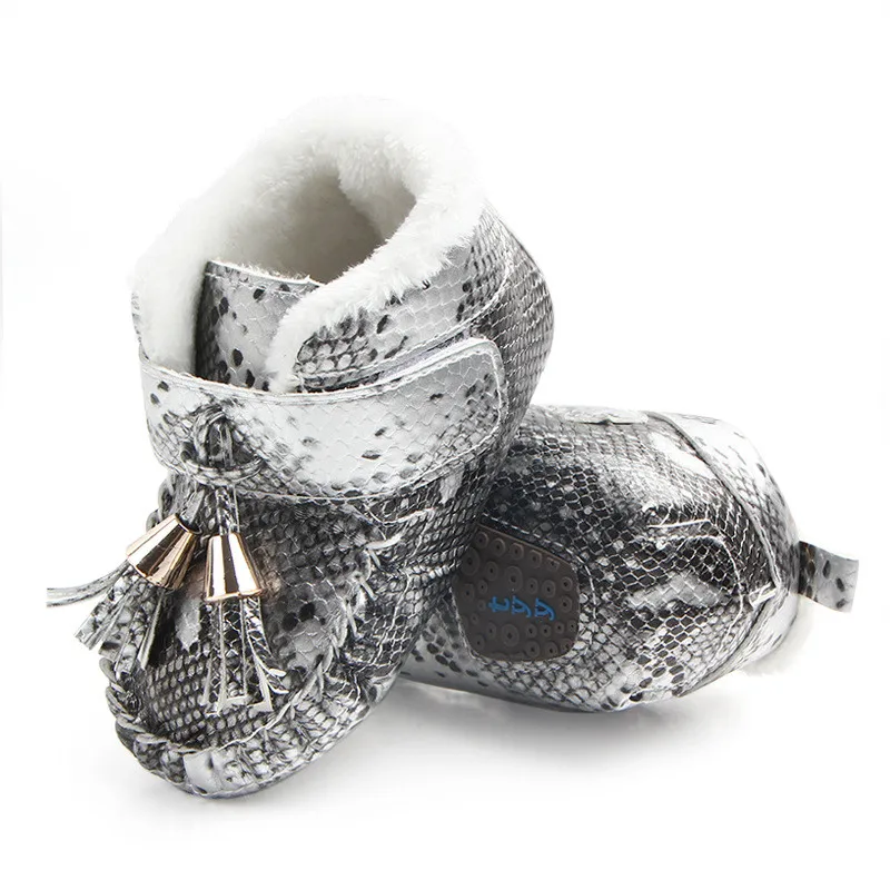 Новое поступление в розовая Зимняя обувь зимние сапоги для детей Детская кроватка Bebe для маленьких мальчиков из двух предметов для девочек: Утепленная одежда жесткий-пинетки для новорождённых малышей кожаная обувь для младенцев