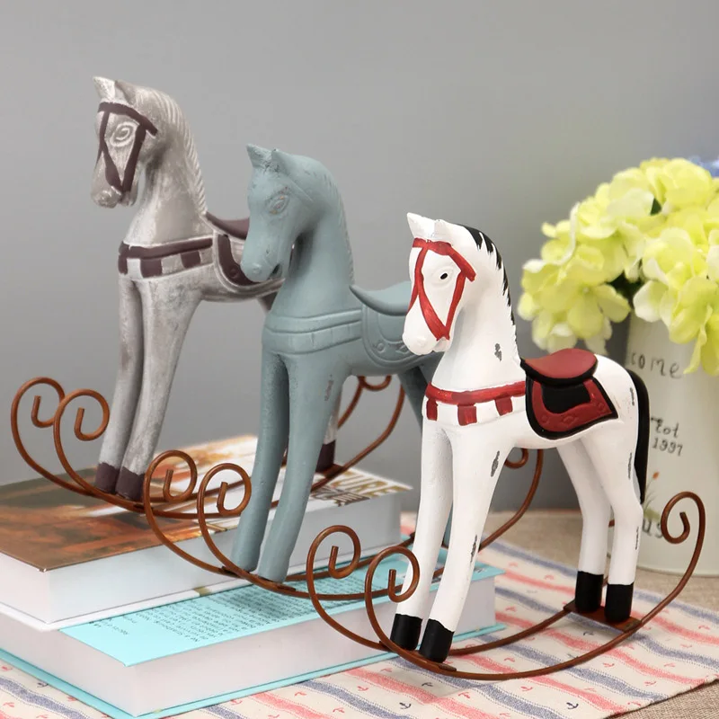 

Europe Style Trojan Horse Statue Wedding Decor Wood Horse Retro Home Decoration Accessories Rocking Horse Ornament Party Gifts