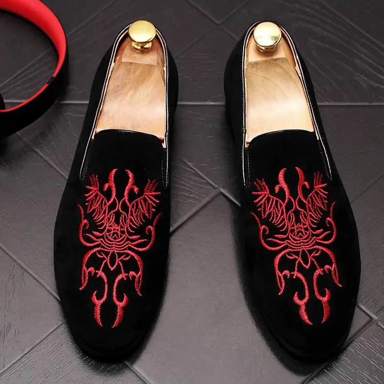 ERRFC/Дизайнерские Модные мужские черные лоферы; слипоны с круглым носком в британском стиле; Повседневная Удобная обувь; обувь из искусственной замши с вышивкой