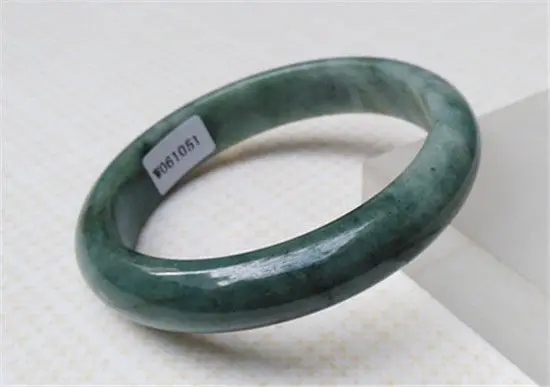 

AUTHENTICATION LEVEL JADEITE NATURAL JADEITE EMERALD GREEN JADE BRACELET 58MM a 5.19