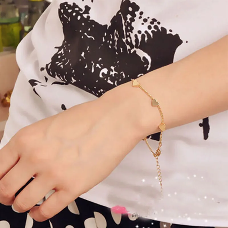 

Korean Version Of The Small Fresh Lady Fashion Gold Five-pointed Star And Peach Heart Bracelet Women's Jewelry Wholesale WD223