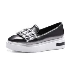 Красивые дамские туфли на плоской подошве Лоферы для женщин Лакированная кожа женские мокасины на платформе слипоны