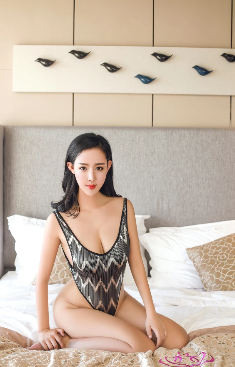 

2 Colors Sexy Women One Piece Swimwear Deep V Bathing Suits Ladies Temptation Swimsuit Beachwear Print Monokini Bodysuit Thongs