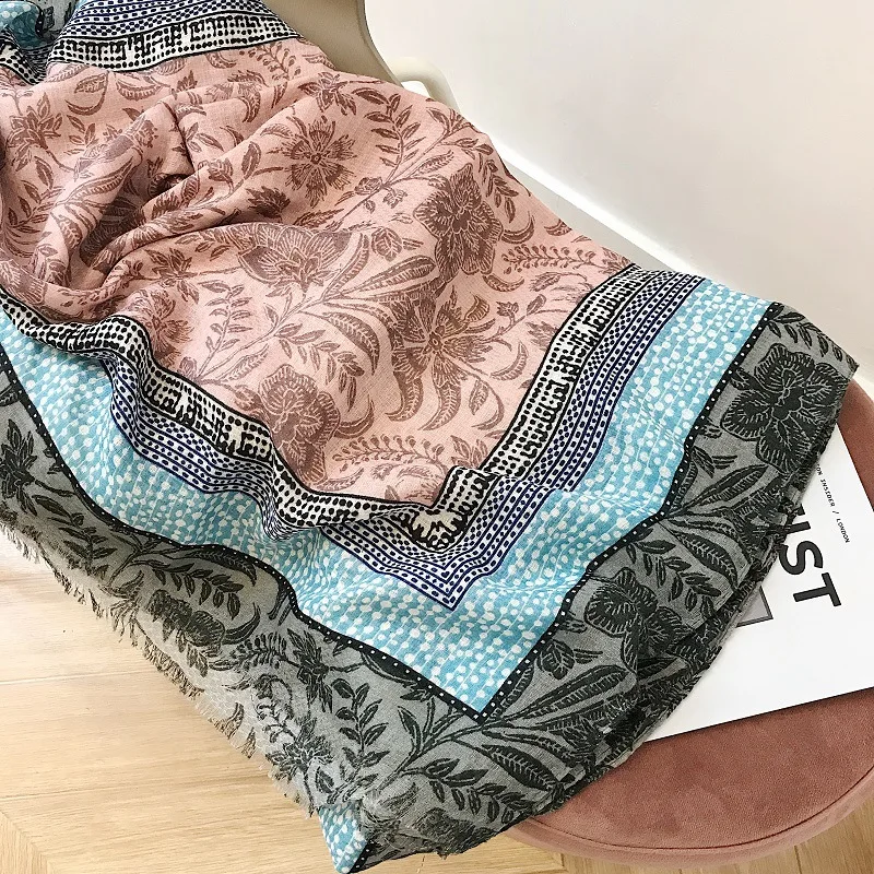 9340935752_1960621432