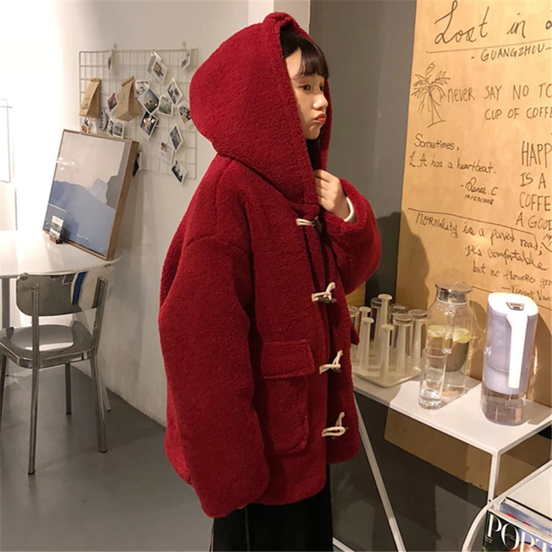 Женское Стеганое пальто с имитацией овечьего круассана и пряжкой|Куртки из